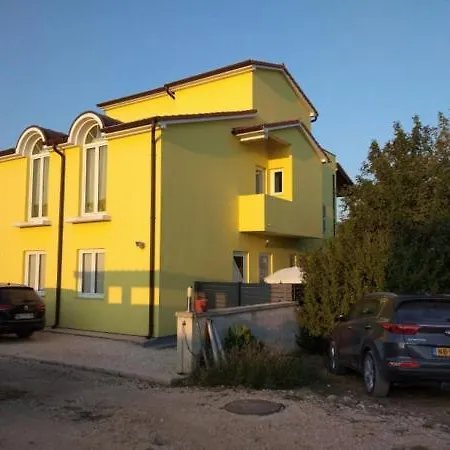 Kamelija Apartment *