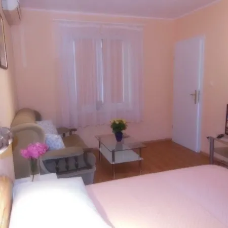 Apartment Kamelija *