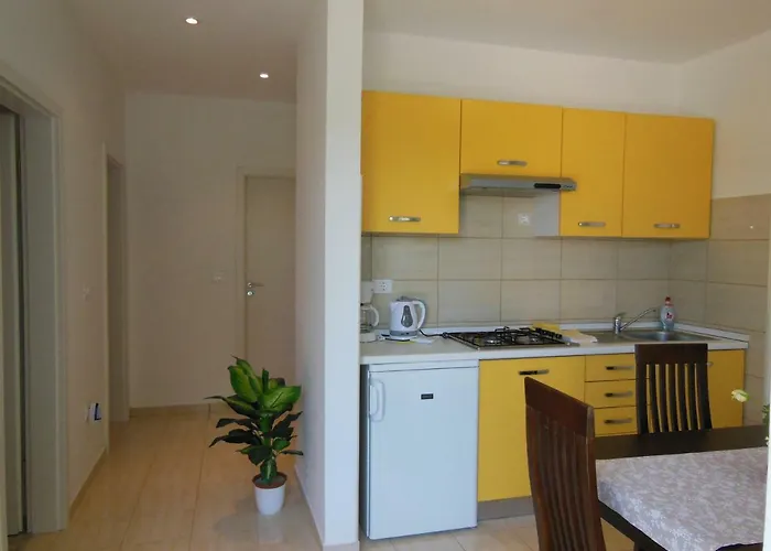 아파트 Kamelija 파자나