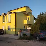 Kamelija Apartamento *